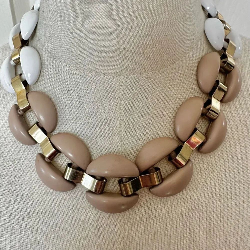 White and brown retro  necklace